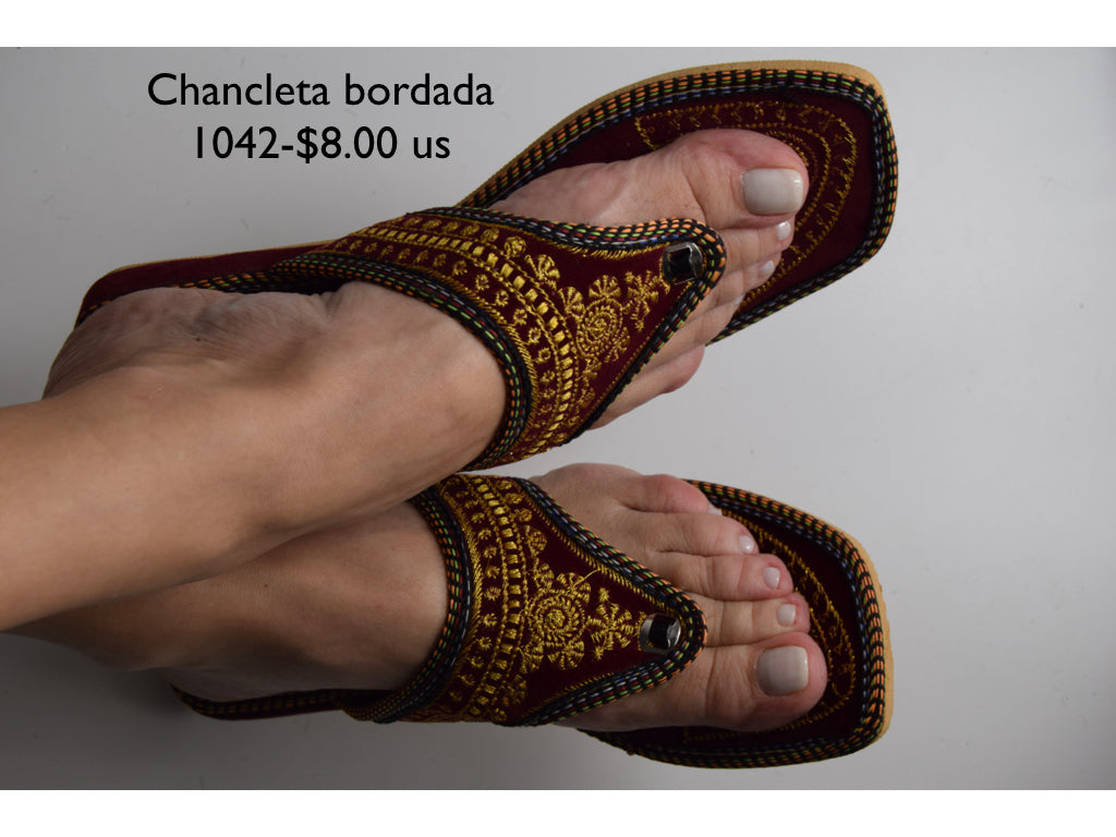 CHANCLETA CUERO, BORDADA, BRILLO, ANIMAL PRINT, BRILLO & HOMBRE